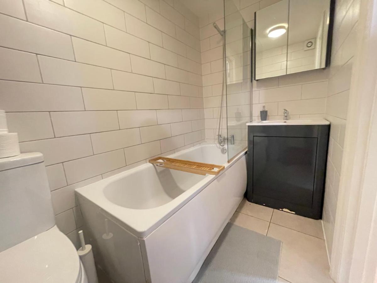 Cozy 1 Bed Apartment In Hackney Лондон Экстерьер фото